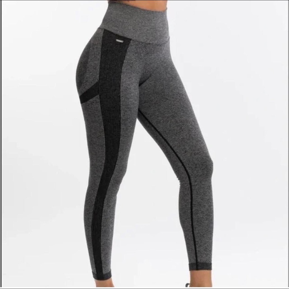 ECHT ARISE SEAMLESS SCRUNCH LEGGINGS